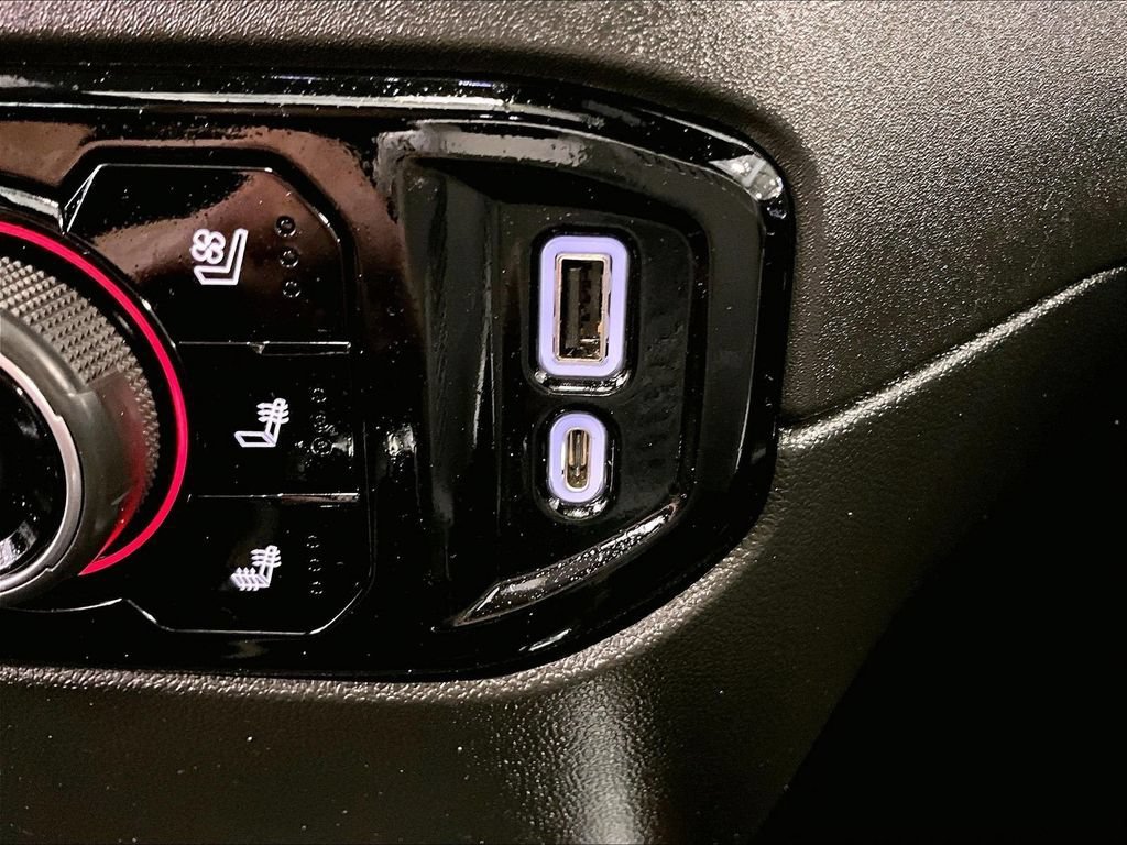 Used 2022 BLACK Chevrolet High Country image 27