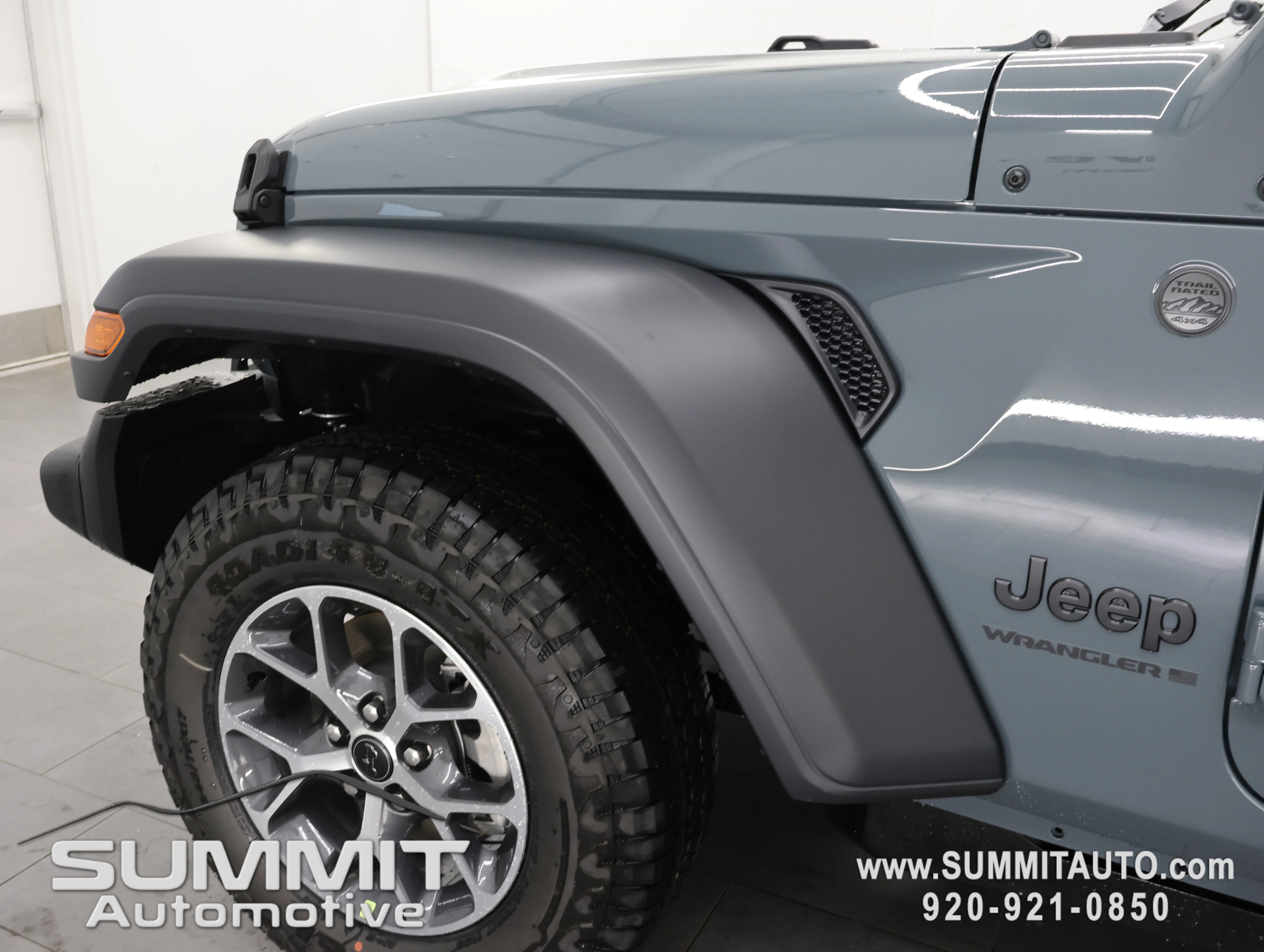 New 2026 Anvil Clear-Coat Exterior Paint Jeep Sport S image 31