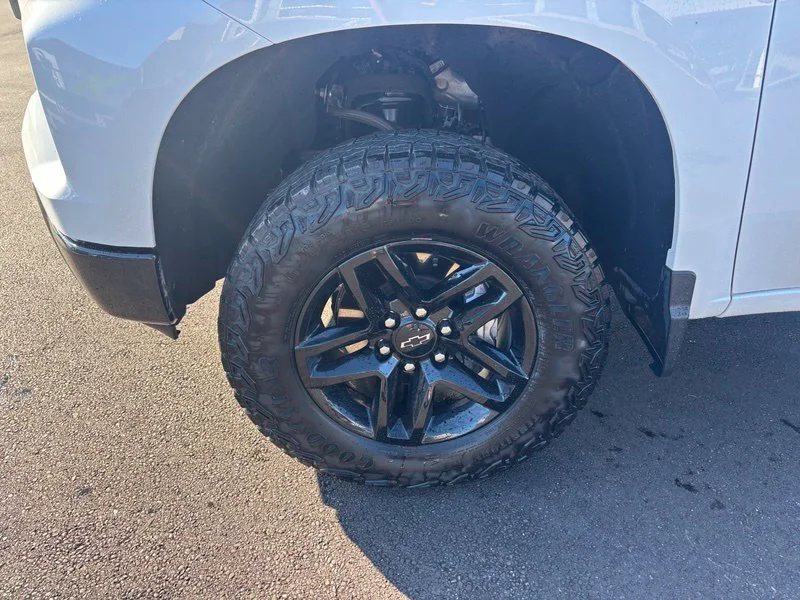 Used 2025 White Chevrolet Custom Trail Boss image 17