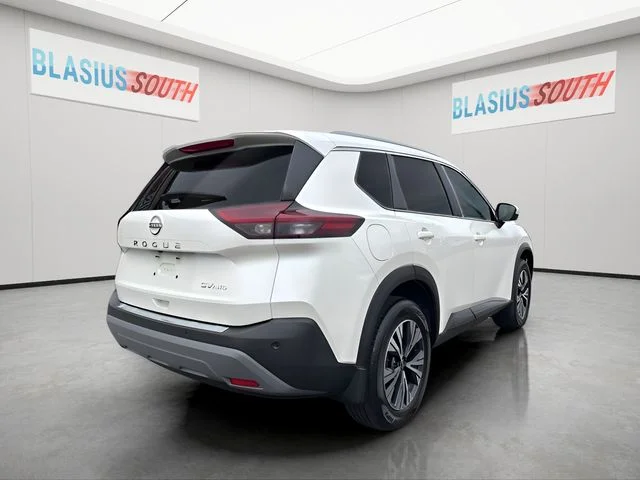 Used 2023 White Nissan SV image 3