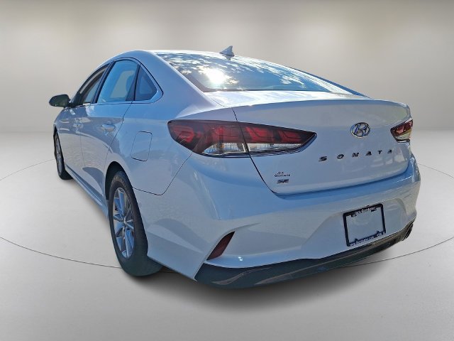 Used 2018 White Hyundai SE image 4
