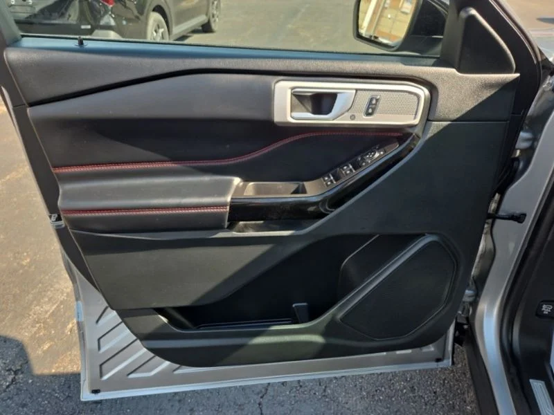 Used 2023 Silver Ford ST-Line image 25