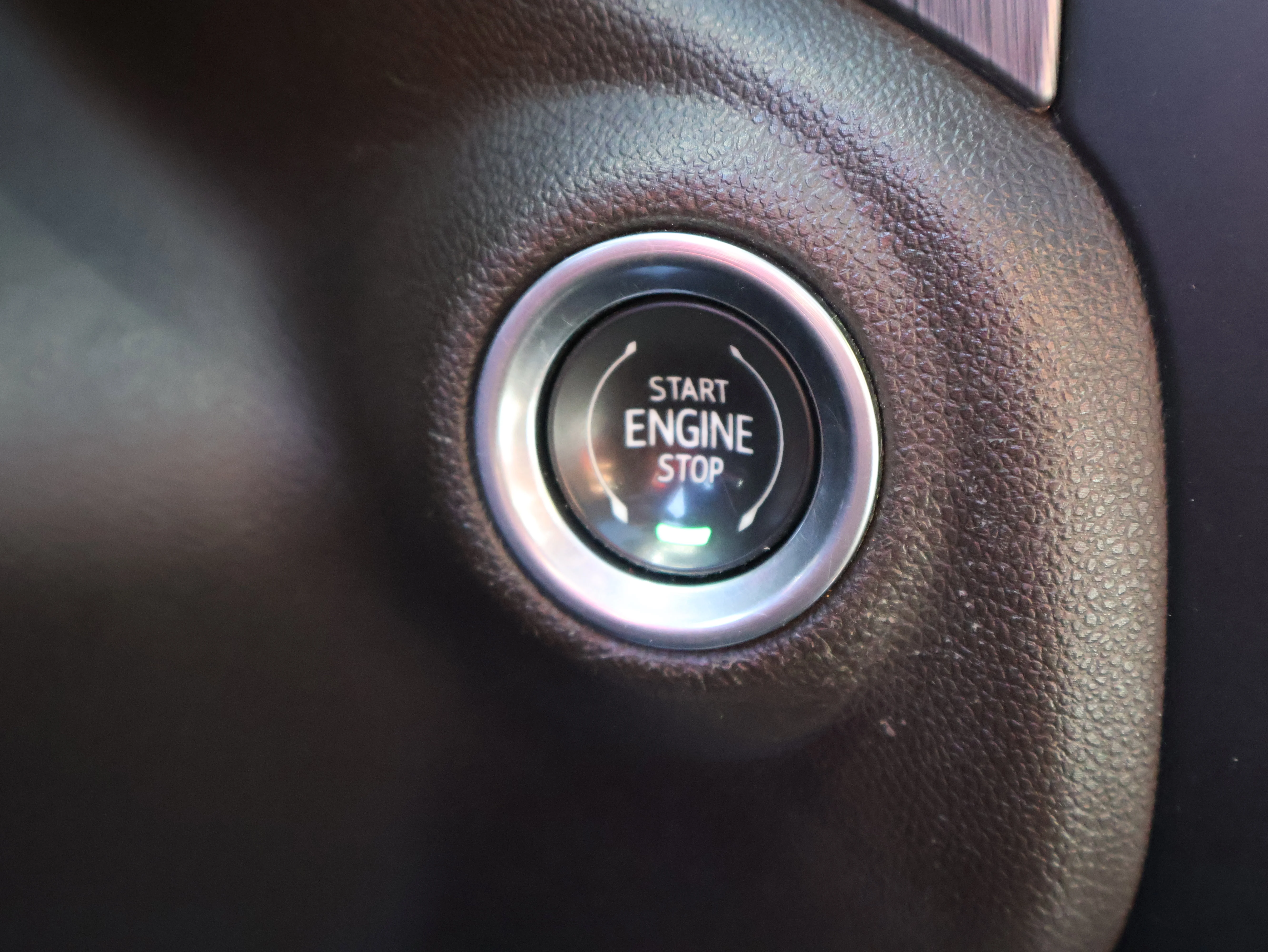 Used 2019 White Frost Tricoat GMC Denali image 37