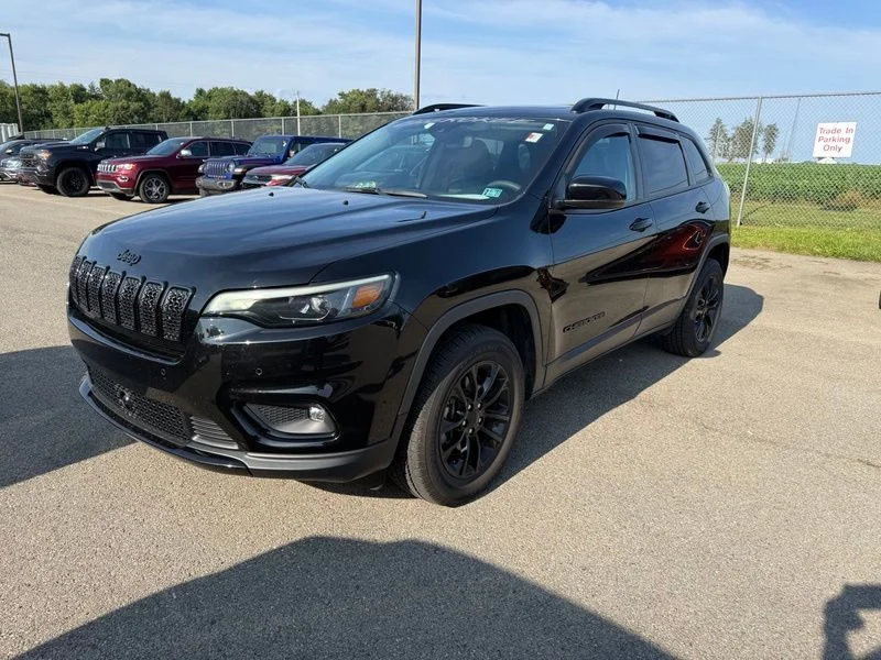 Used 2023 Black Jeep Altitude image 2