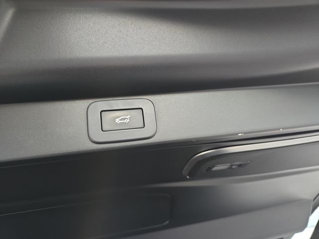 Certified Used 2024 Green Land Rover Autobiography image 16