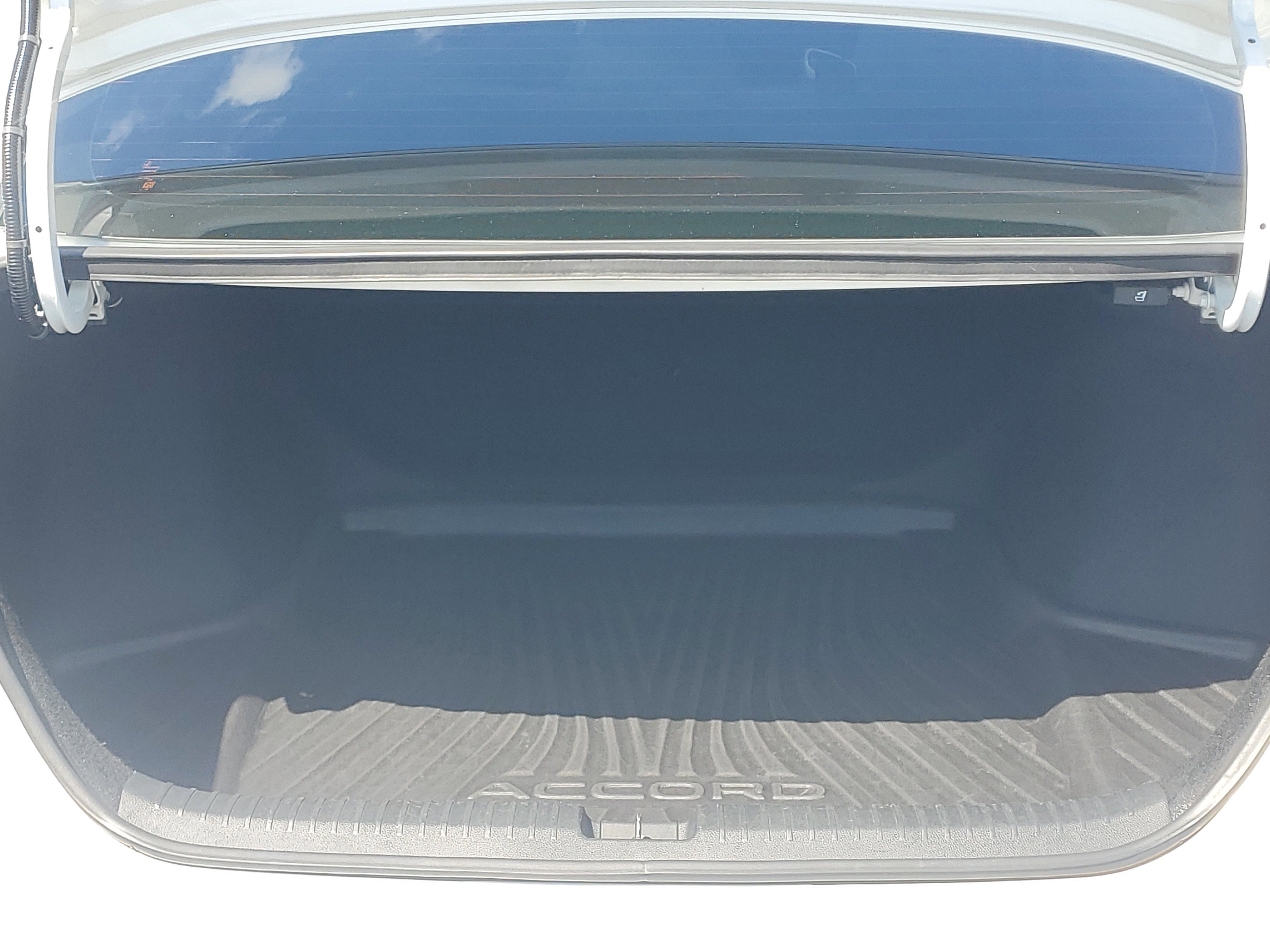 Used 2023 White Honda LX image 10