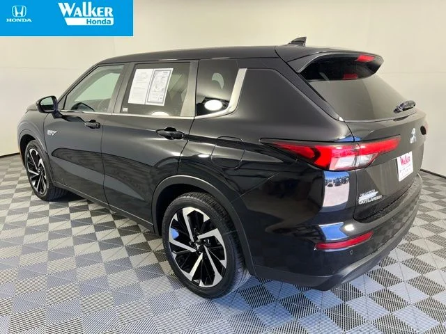 Used 2024 Black Mitsubishi SE image 5