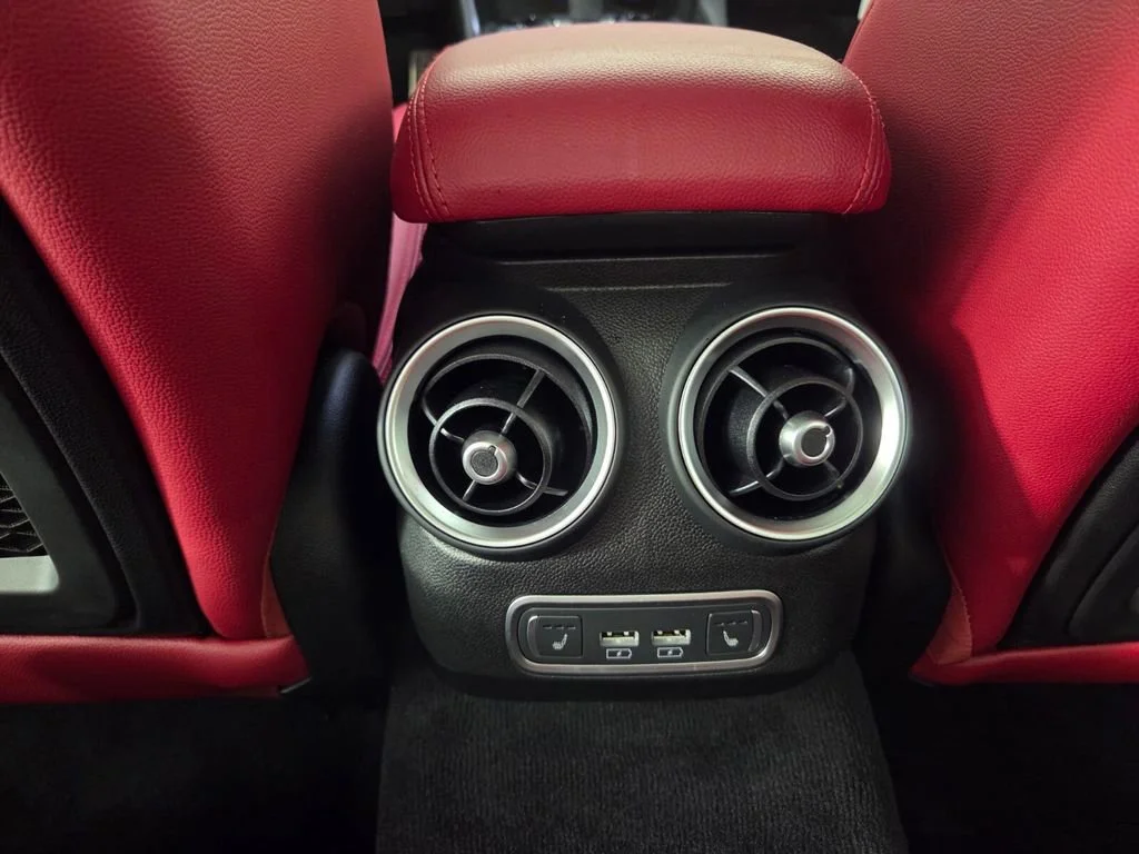New 2026 Vulcano Black Metallic Alfa Romeo Base image 18