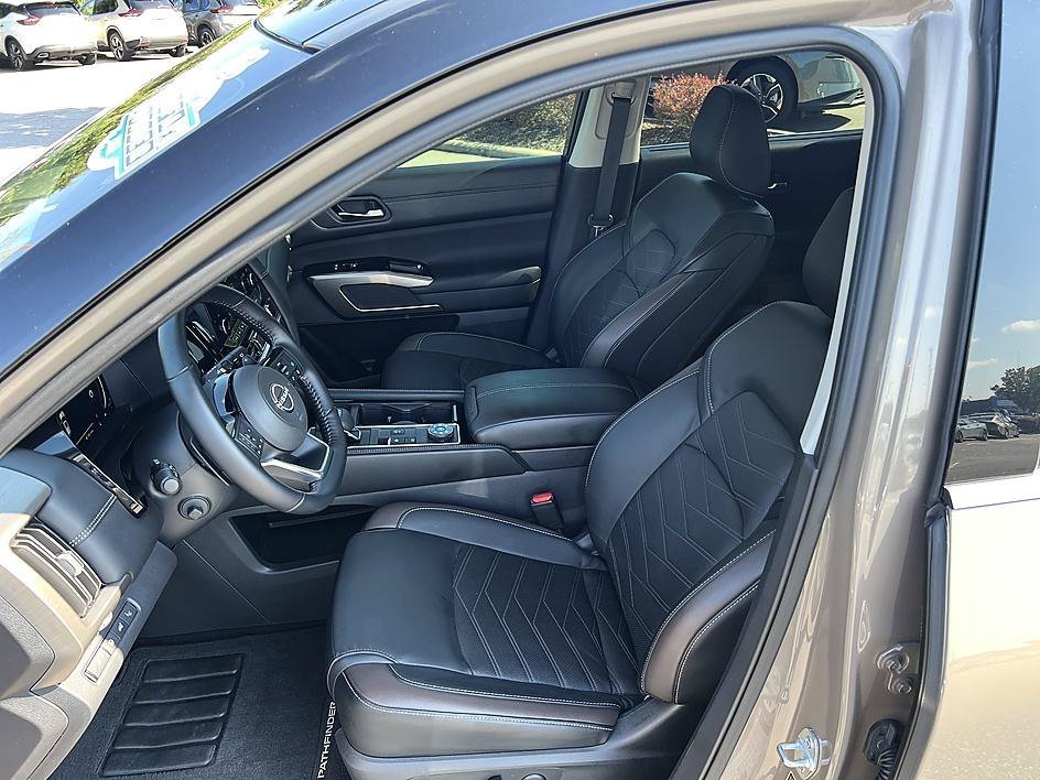 Used 2023 Baja Storm/Super Black Roof Nissan Platinum image 13