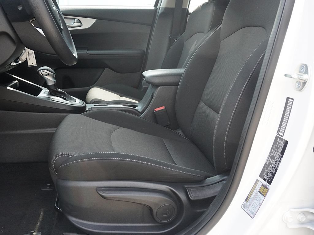 Used 2024 White Kia LXS image 24