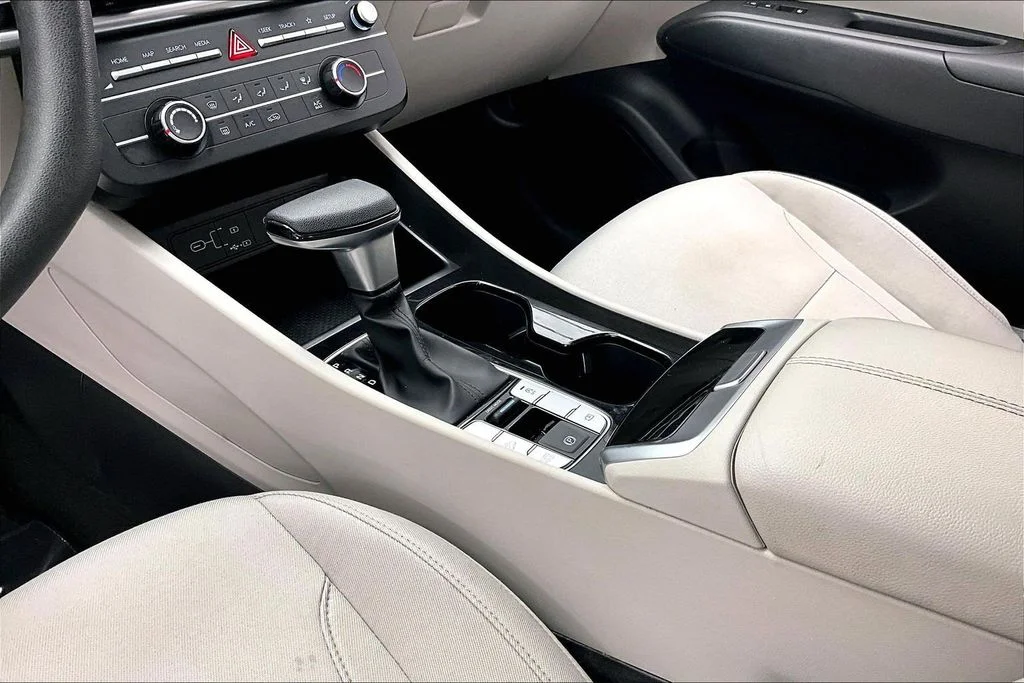Certified Used 2025 White Pearl Hyundai SE image 15