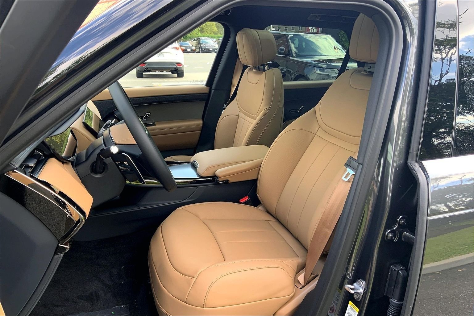 New 2027 Carpathian Grey Land Rover SE image 9