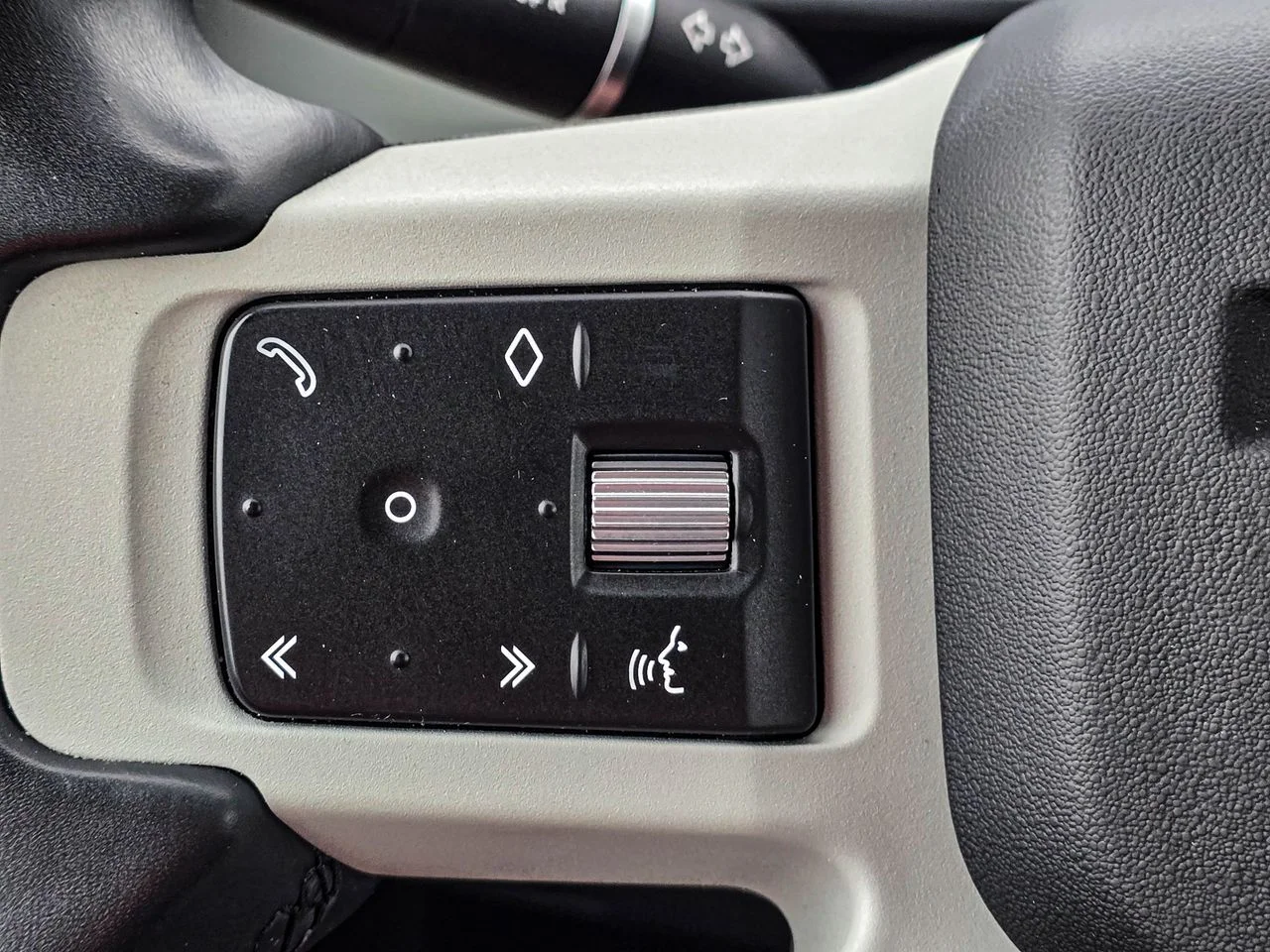 Used 2023 Gondwana Stone Land Rover S image 25