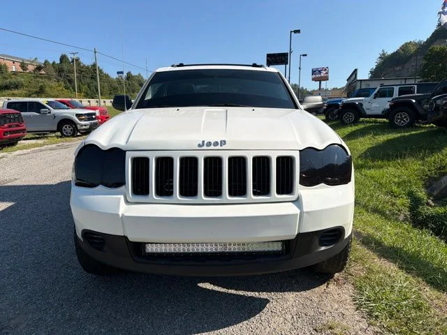Used 2005 White Jeep Laredo image 2