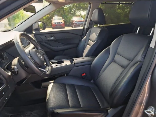 Used 2024 Gray Nissan SV image 10