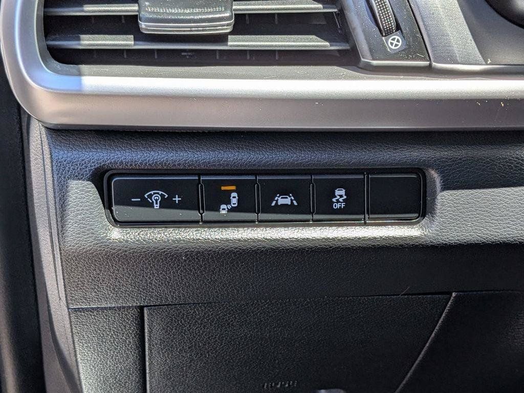 Used 2020 White Kia S image 16