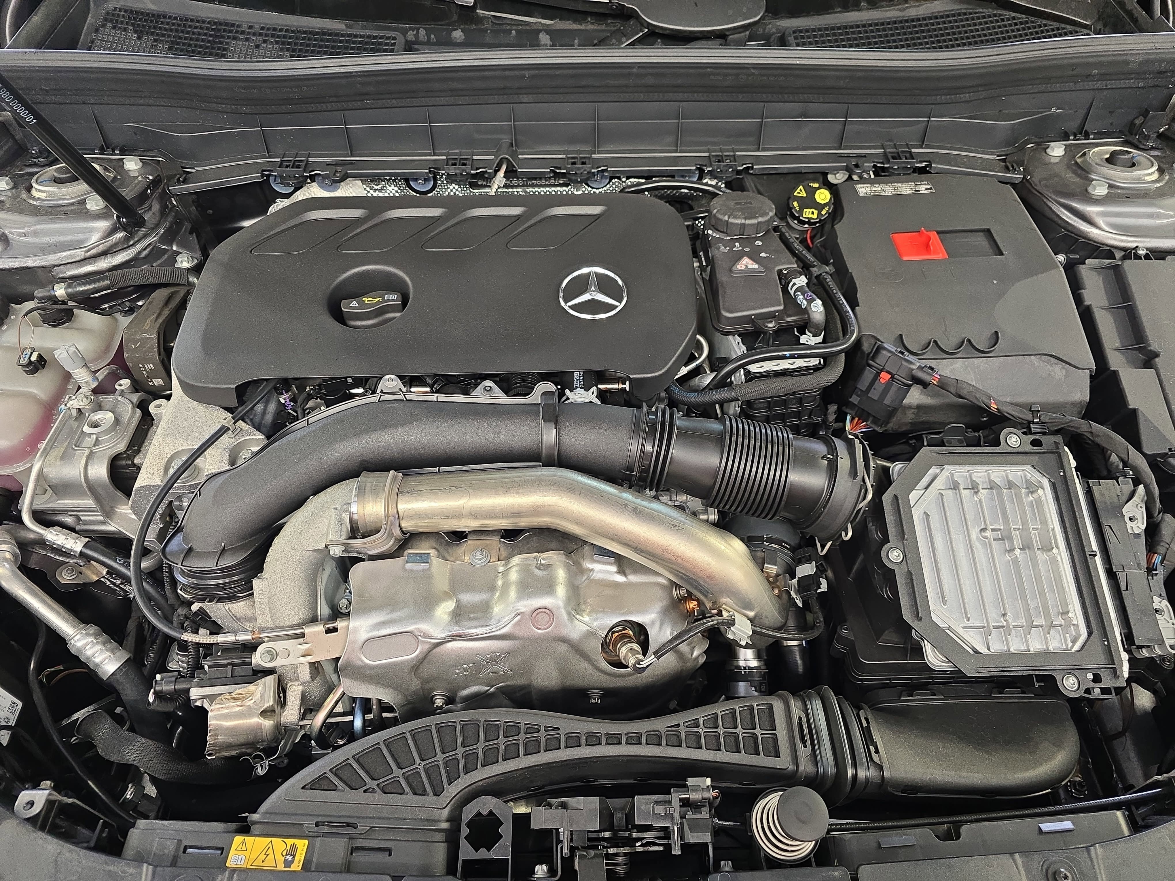 New 2026 Mountain Grey Metallic Mercedes-Benz GLB250 image 31