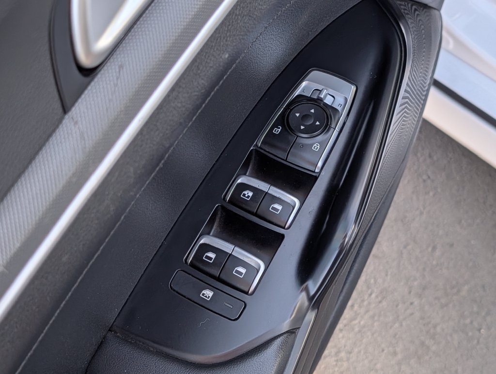 2022 Kia K5 LX - Photo 16