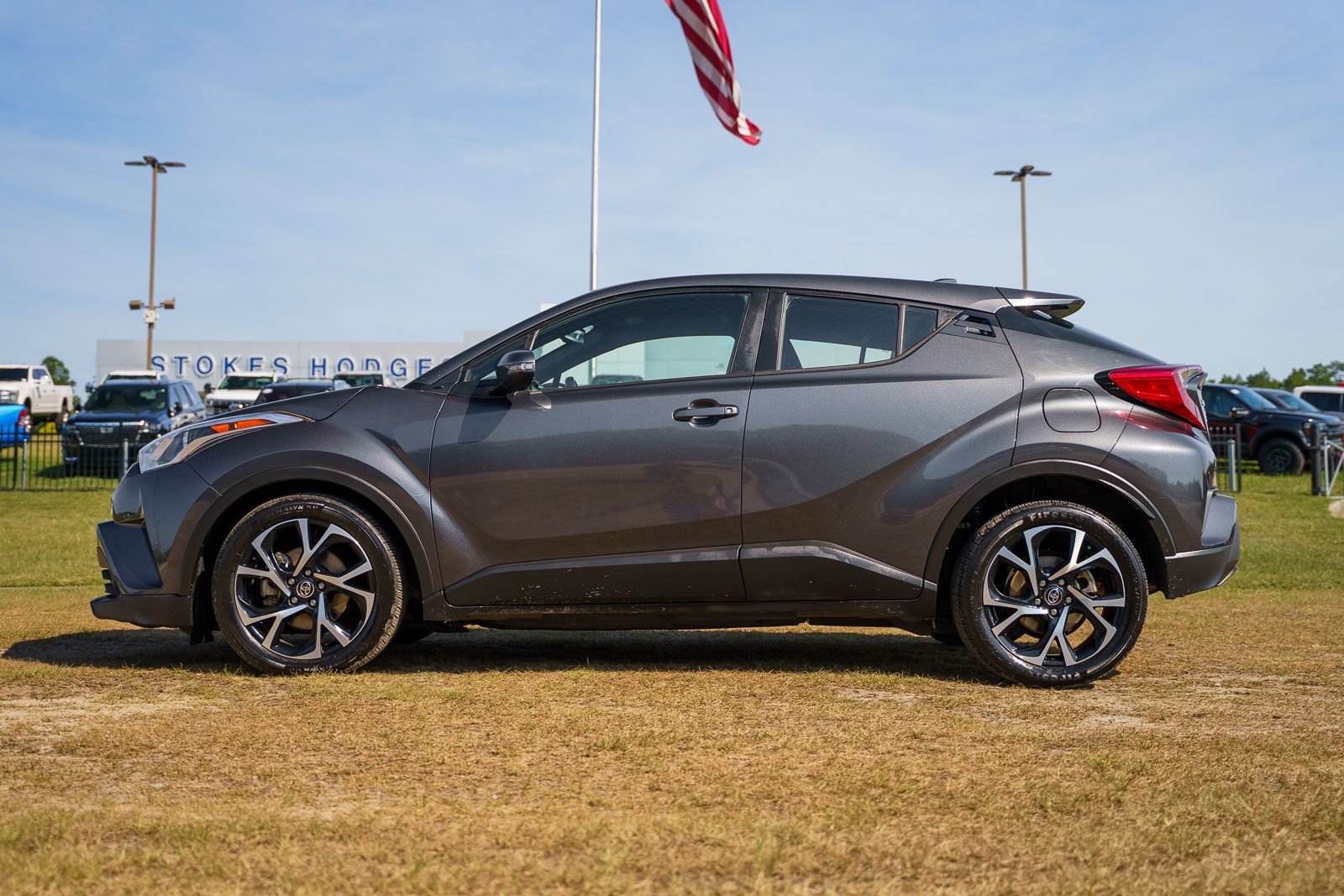 Used 2018 Gray Toyota XLE image 5