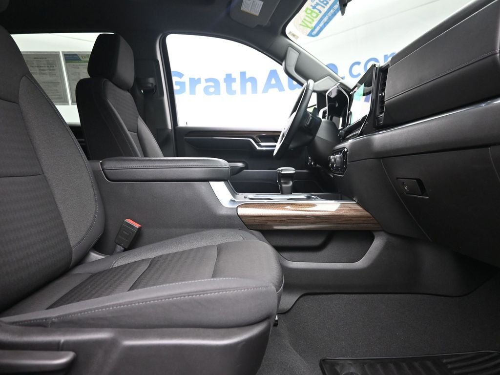 Used 2024 Gray Chevrolet LT image 9