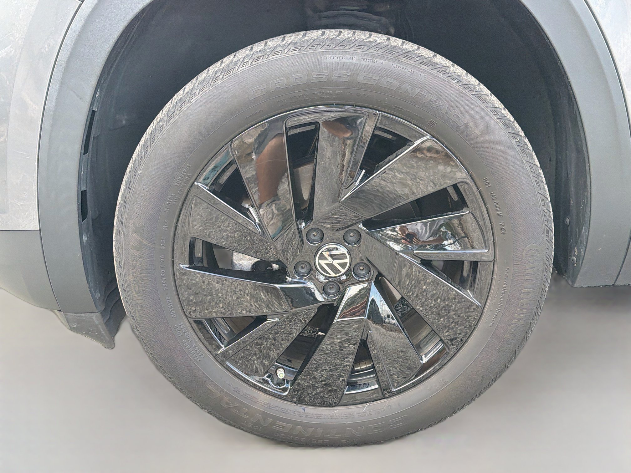 Used 2024 Gray Volkswagen 2.0T SE w/Technology image 42