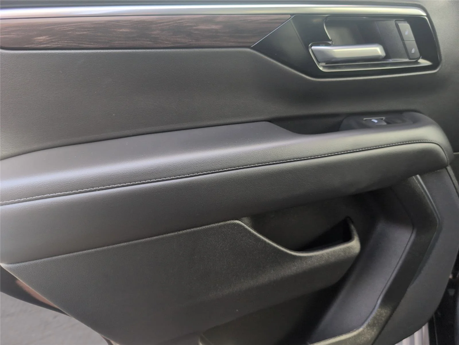 Used 2025 Black Chevrolet LT image 32