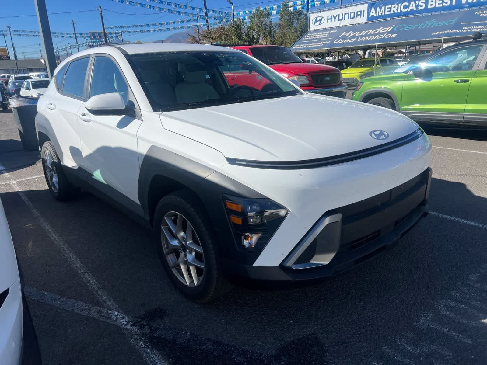 Certified Used 2025 Atlas White Hyundai SE image 4