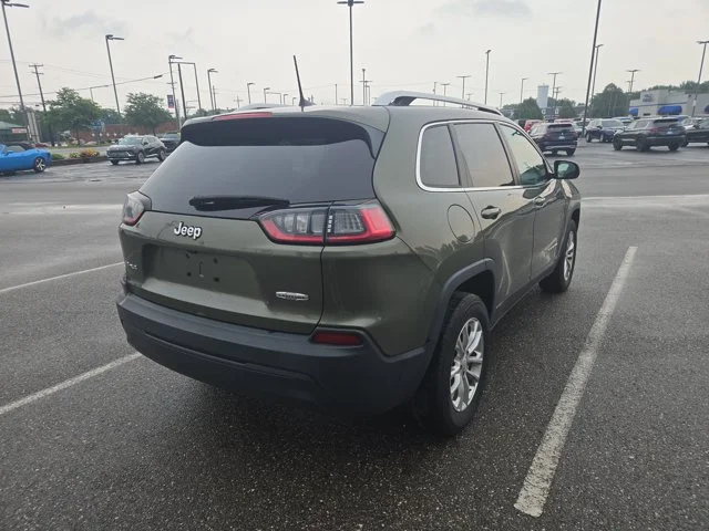 Used 2019 Green Jeep Latitude image 3
