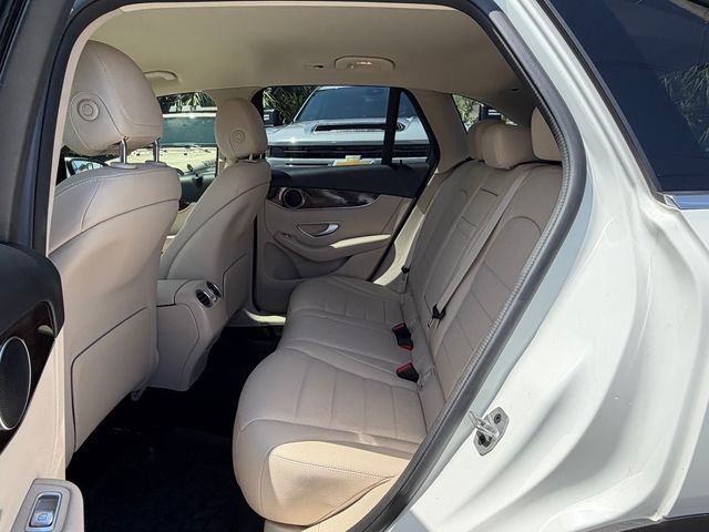 Used 2022  Mercedes-Benz GLC 300 image 13