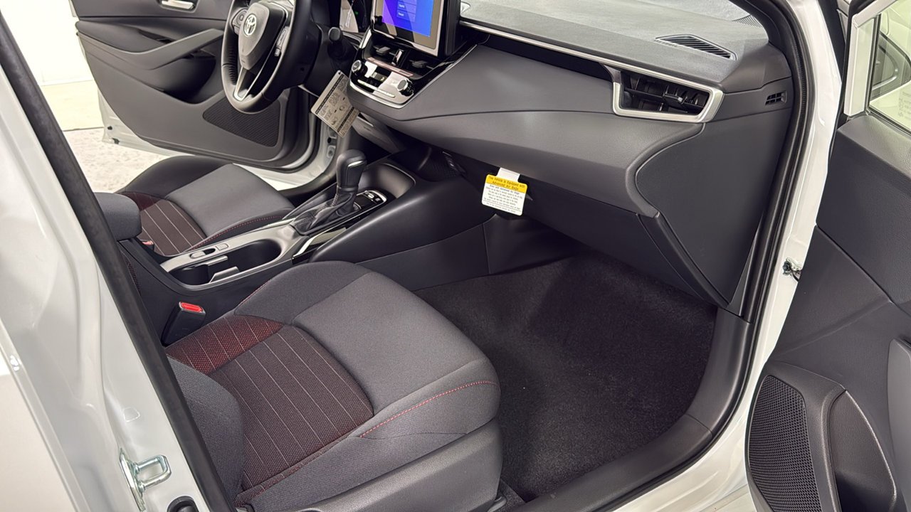 New 2027 Wind Chill Pearl <sup>1</sup> Toyota  SE image 18