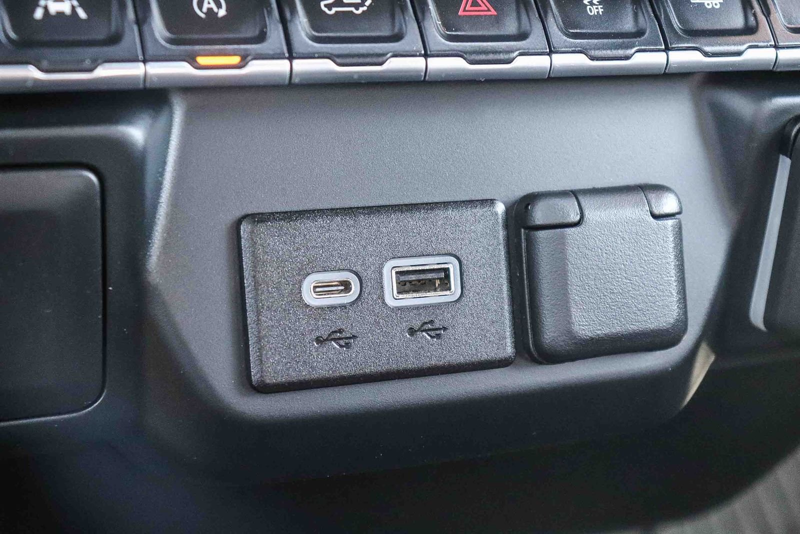 Used 2022 Summit White Chevrolet Custom image 30