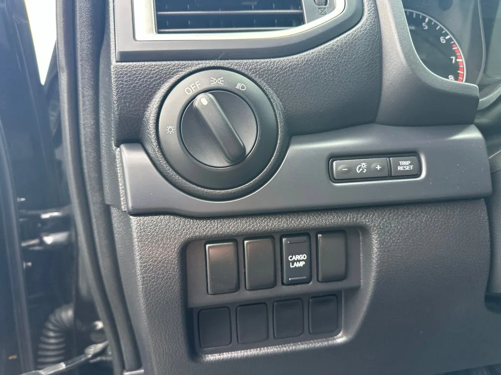 Used 2018 Black Nissan S image 21