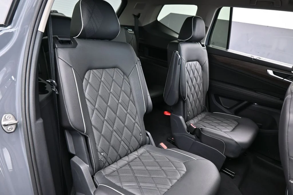 Used 2025 Gray Volkswagen 2.0T SEL Premium R-Line image 41