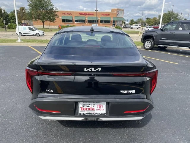 2025 Kia K4 LXS - Photo 31