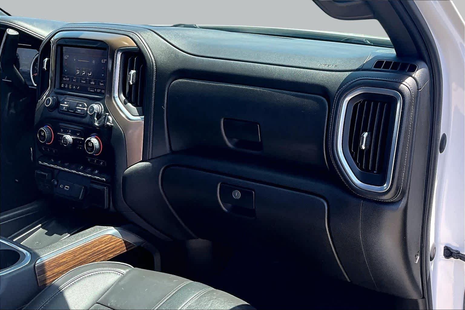 Used 2022 Iridescent Pearl Tricoat Chevrolet High Country image 19