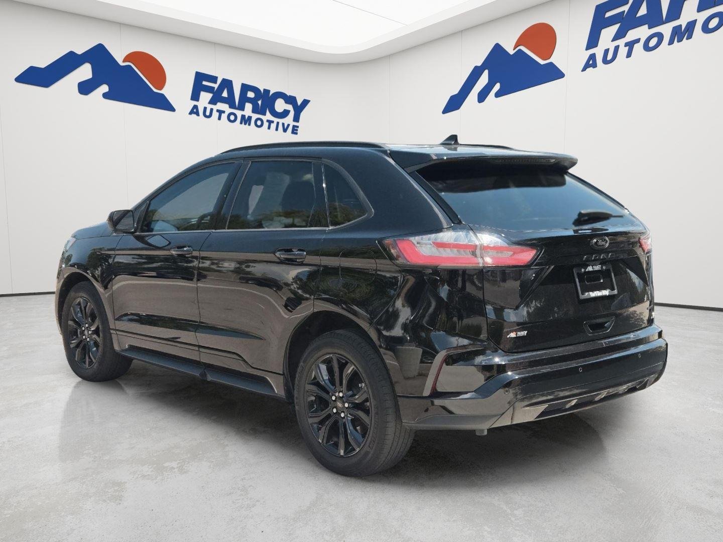 Used 2024 Agate Black Ford SE image 3