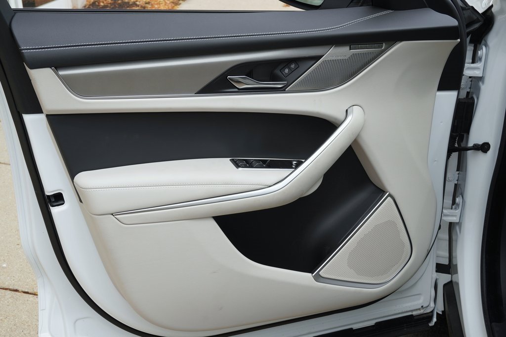 2025 JAGUAR F-PACE - Image 10