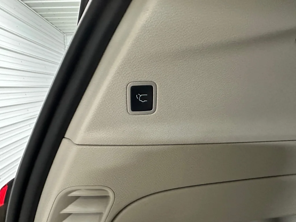 Certified Used 2024 Bright White Clearcoat Chrysler Touring L image 23