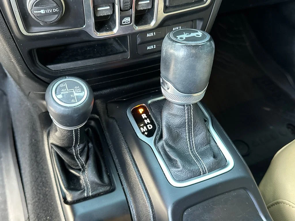 Used 2019 White Jeep Unlimited Sahara image 32