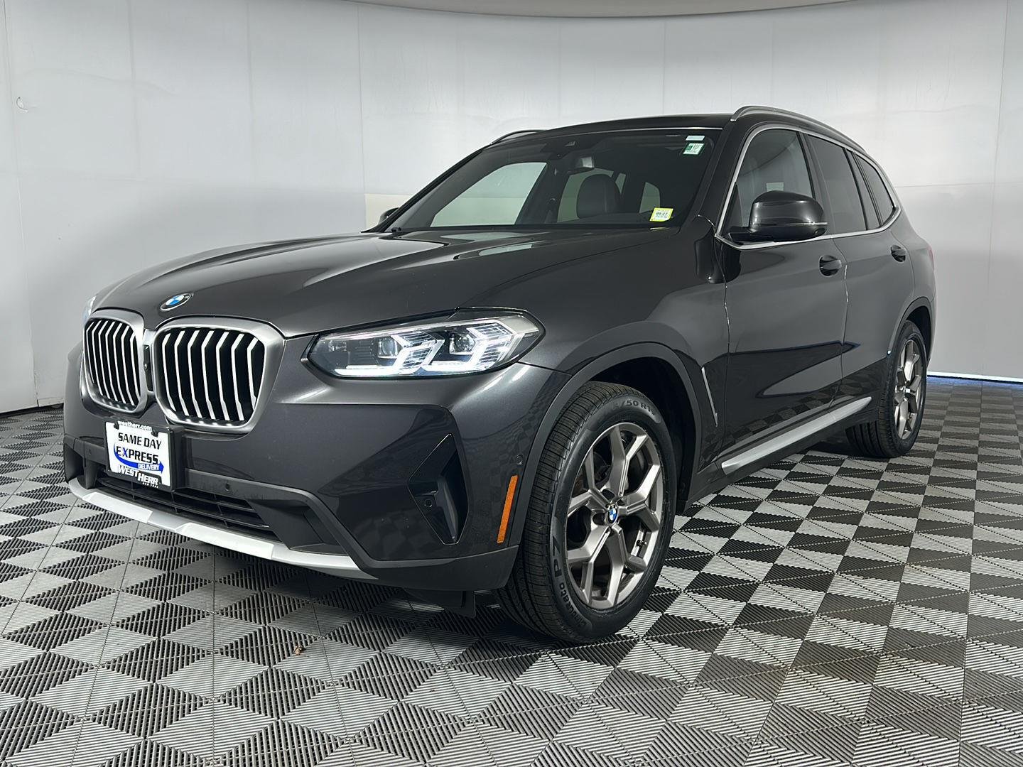 Used 2023 Dark Graphite Metallic BMW xDrive30i image 3