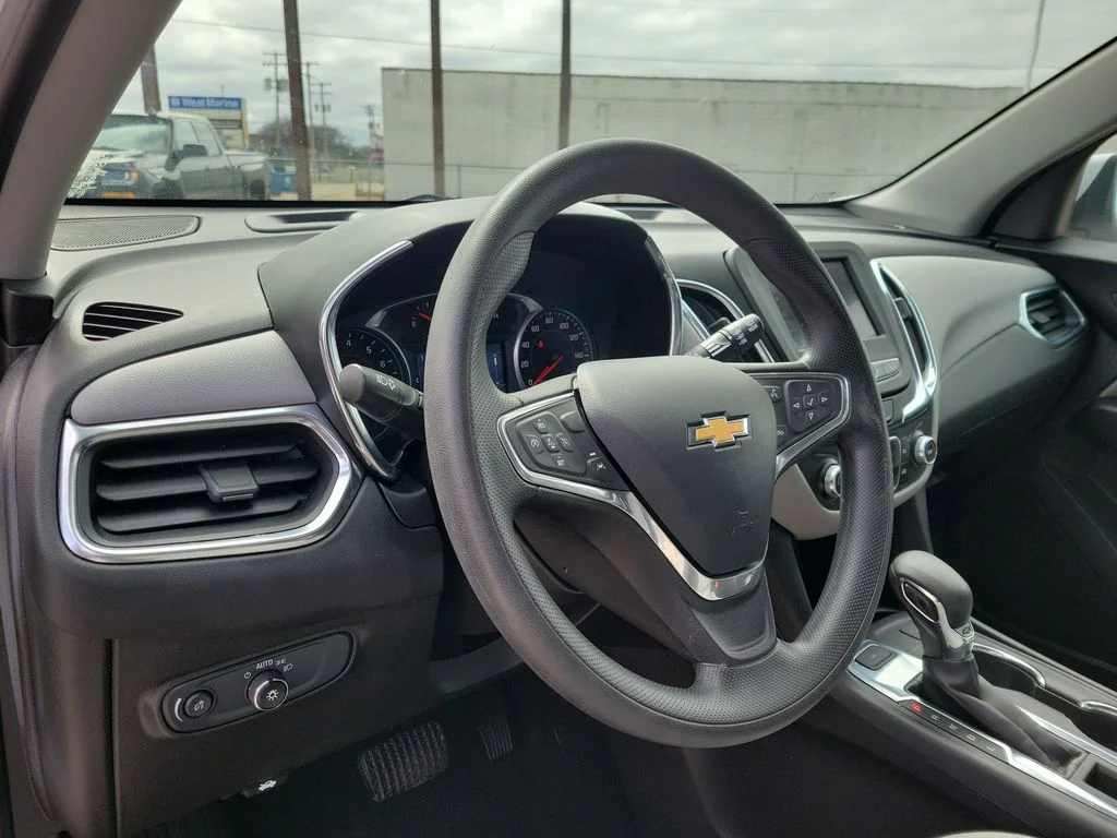 Used 2022 White Chevrolet LT image 19