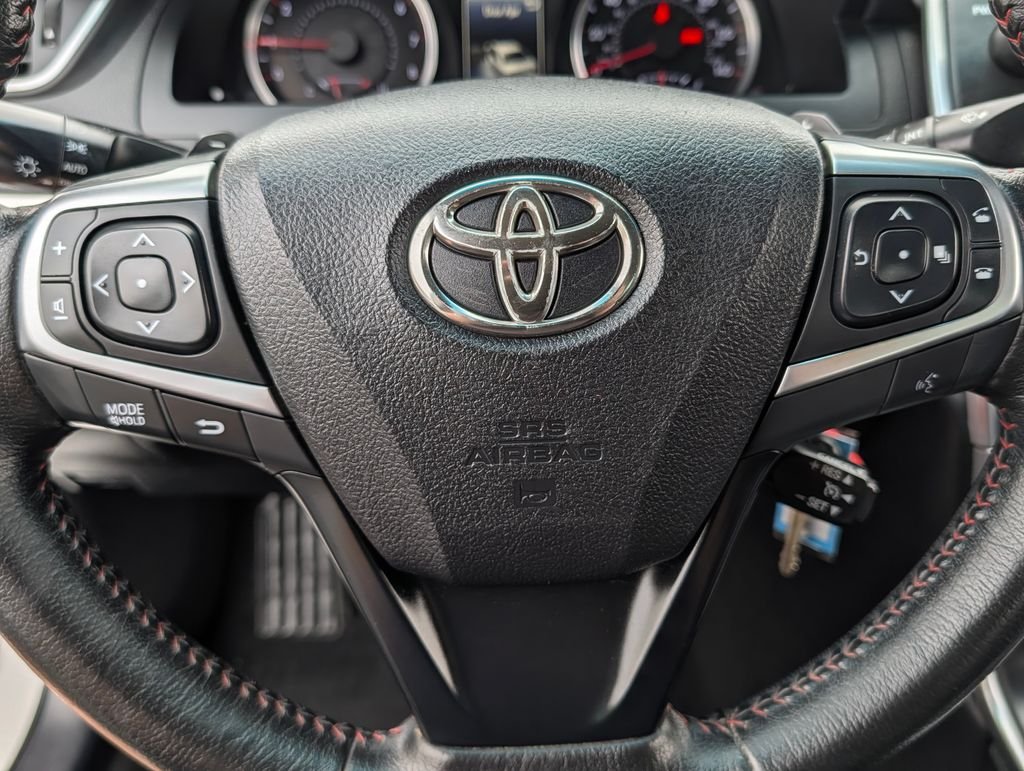 Used 2015 White Toyota SE image 18