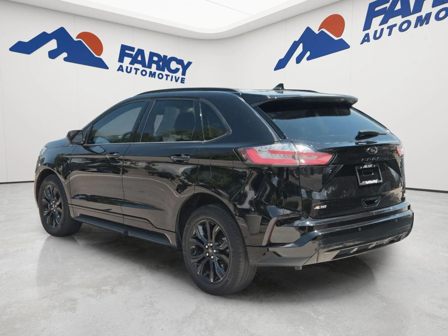 Used 2024 Agate Black Ford SE image 3