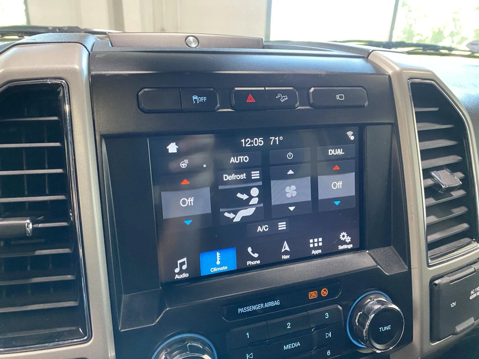Used 2019 Magnetic Ford LARIAT image 27