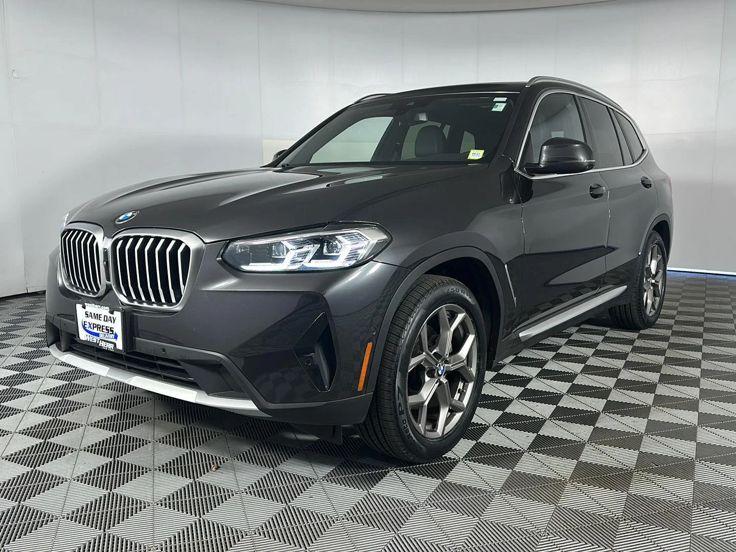 Used 2023 Dark Graphite Metallic BMW xDrive30i image 3