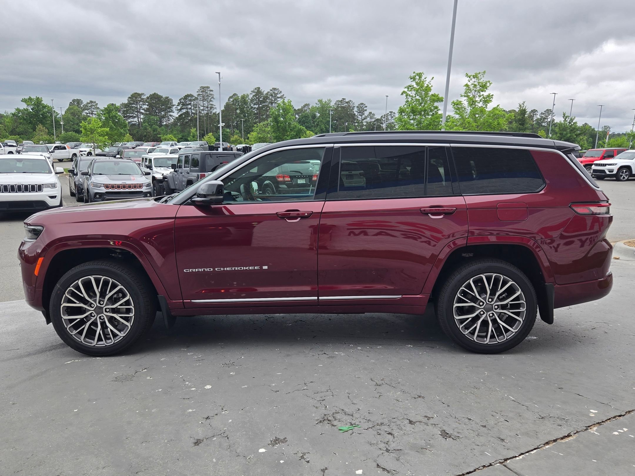 New 2026 Velvet Red Pearl-Coat Exterior Paint Jeep Summit image 4