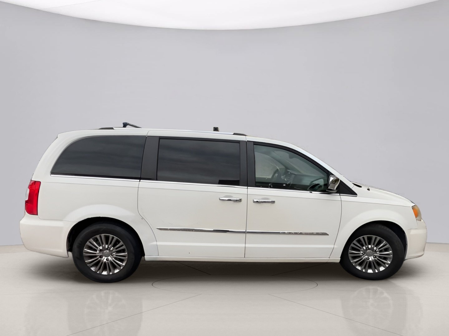 2011 Chrysler Town & Country Limited - Photo 9