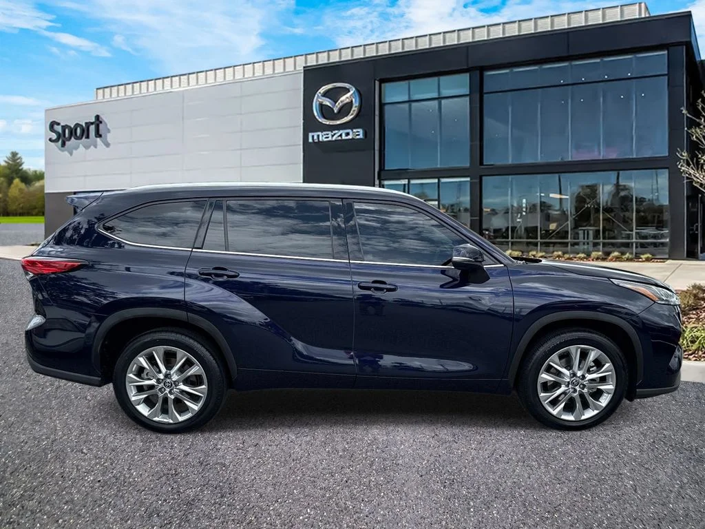 Used 2022  Toyota Limited image 2