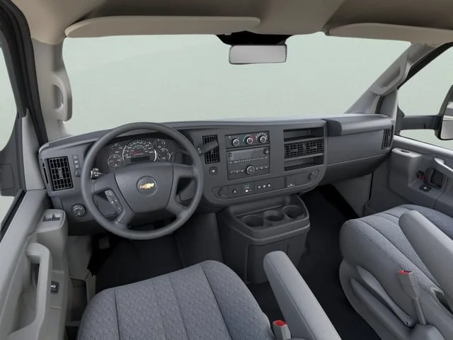 New 2025 Summit White Chevrolet 1WT image 18