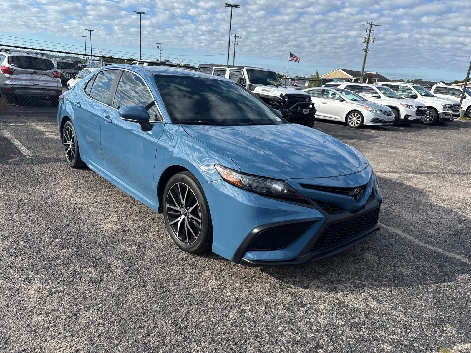 Used 2023  Toyota SE image 1